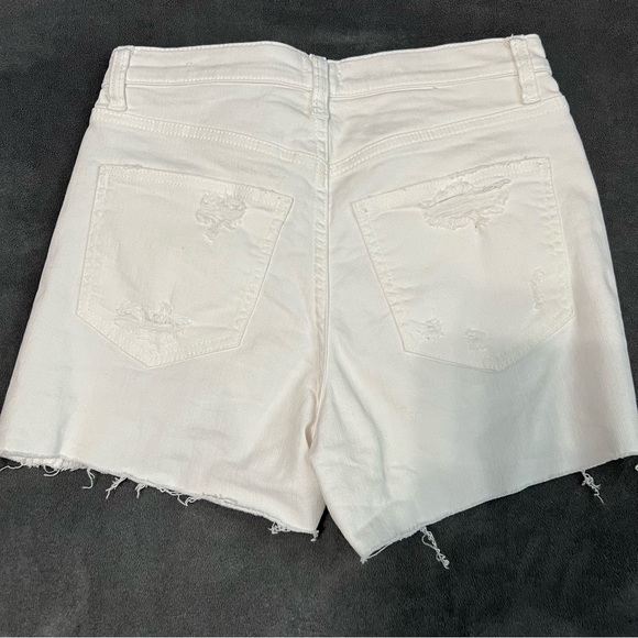 Sneak Peek White Distressed Raw Hem Shorts Size S - Picture 2 of 11